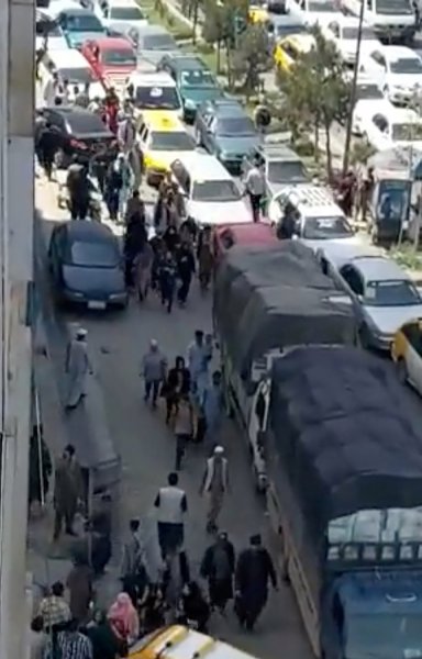 Kabil'de kaçış izdihamı