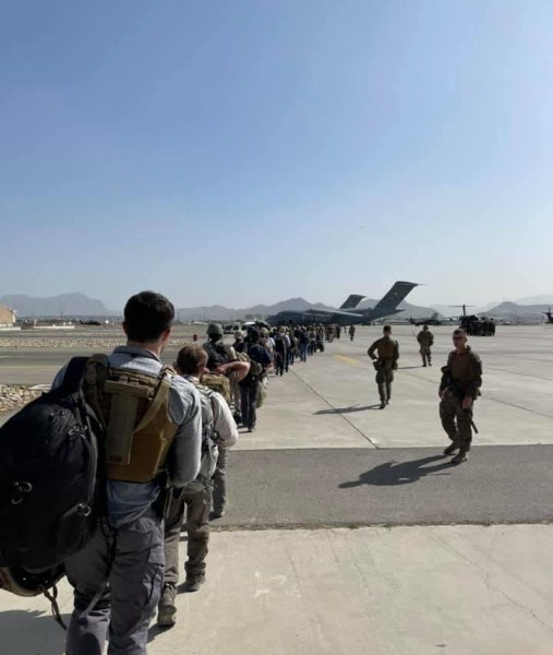 Kabil'de kaçış izdihamı