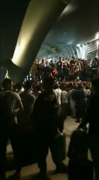 Kabil'de kaçış izdihamı