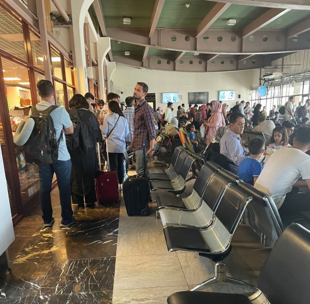 Kabil'de kaçış izdihamı