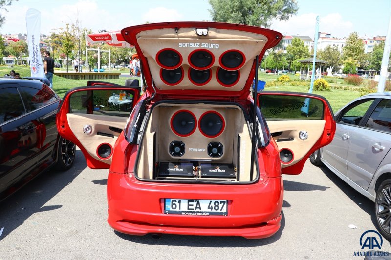 Modifiye araç tutkunları Tekirdağ'da bir araya geldi 