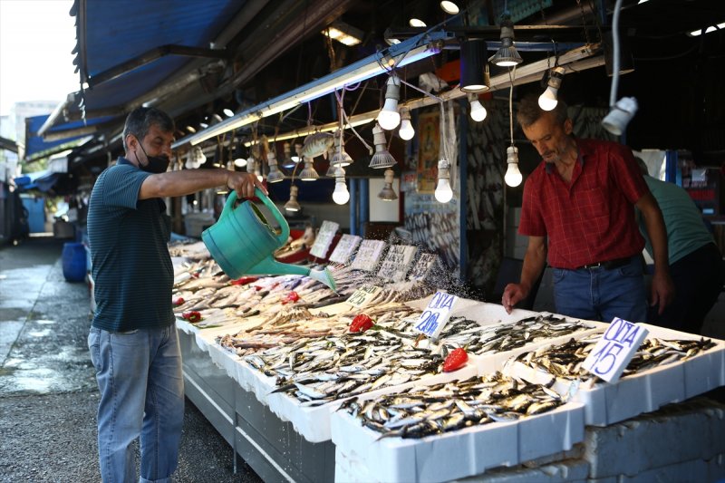 Balıklar, tezgahlardaki yerlerini aldı