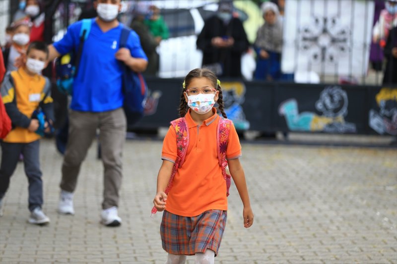 Yüz yüze eğitime geçilmesiyle okulların açılışından ilk kareler