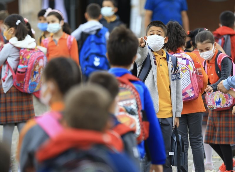 Yüz yüze eğitime geçilmesiyle okulların açılışından ilk kareler