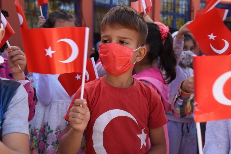 Yüz yüze eğitime geçilmesiyle okulların açılışından ilk kareler