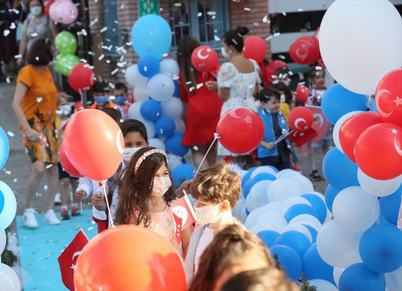 Yüz yüze eğitime geçilmesiyle okulların açılışından ilk kareler