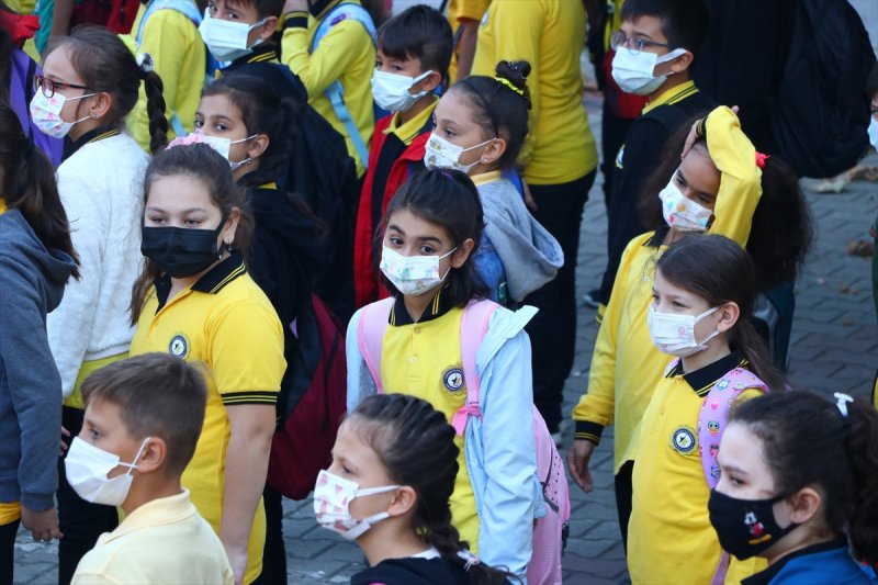 Yüz yüze eğitime geçilmesiyle okulların açılışından ilk kareler