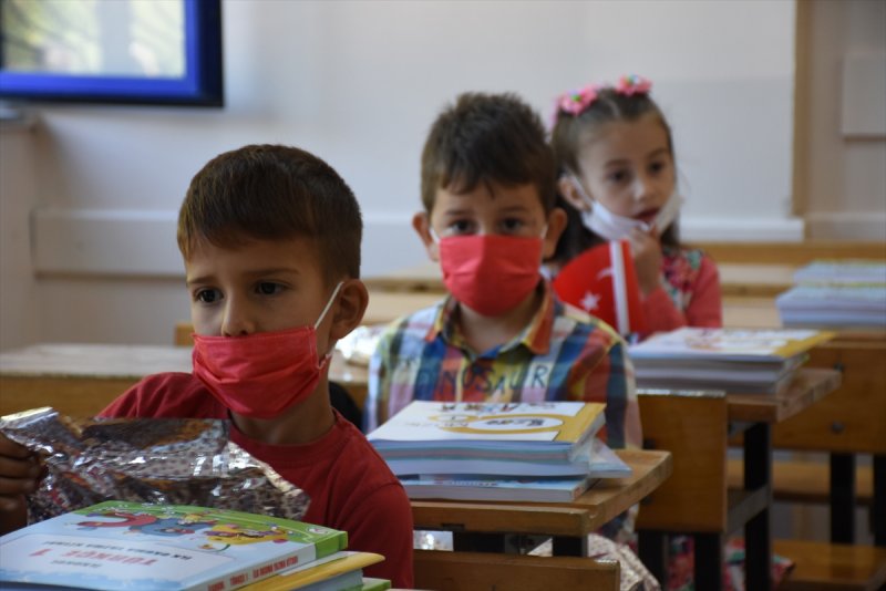 Yüz yüze eğitime geçilmesiyle okulların açılışından ilk kareler