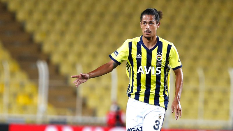 4 büyüklerden giden oyuncular