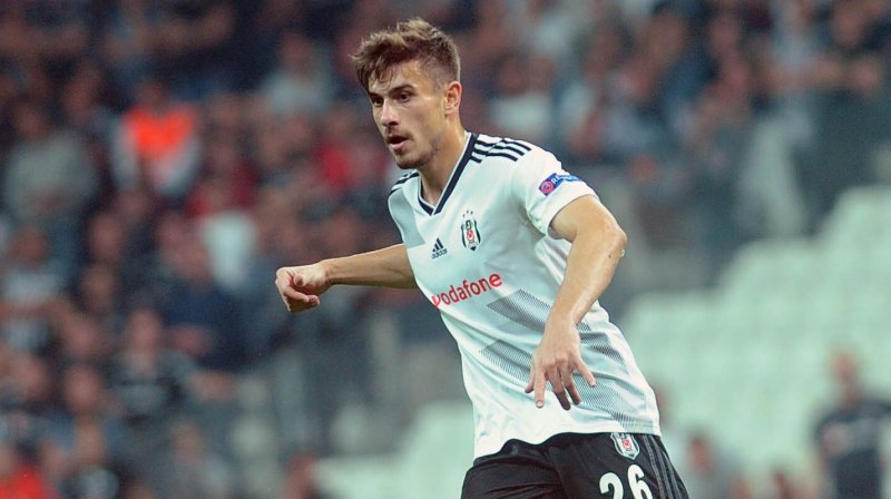 4 büyüklerden giden oyuncular