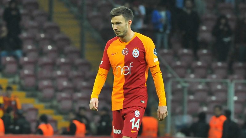 4 büyüklerden giden oyuncular