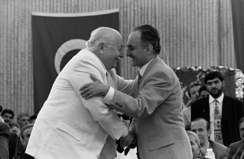 Oğuzhan Asiltürk'ün siyasi hayatı