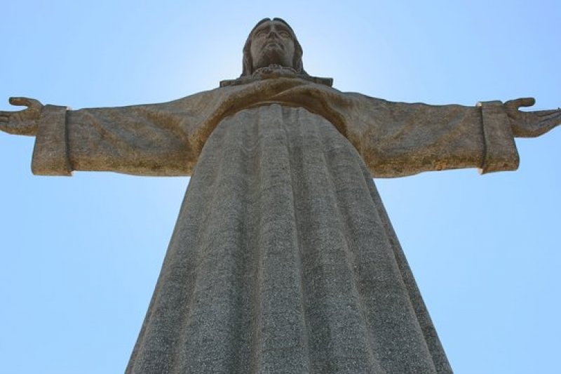 Portekiz'in savaştan kurtuluş heykeli: Cristo Rei
