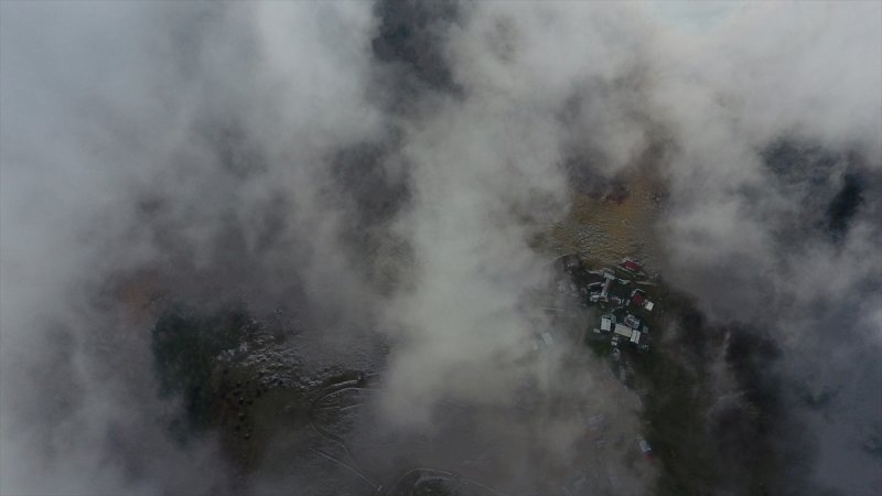 Düzce'de 1830 rakımlı Kardüz Yaylası'na kar yağdı