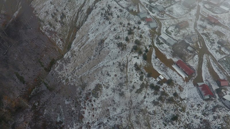 Düzce'de 1830 rakımlı Kardüz Yaylası'na kar yağdı