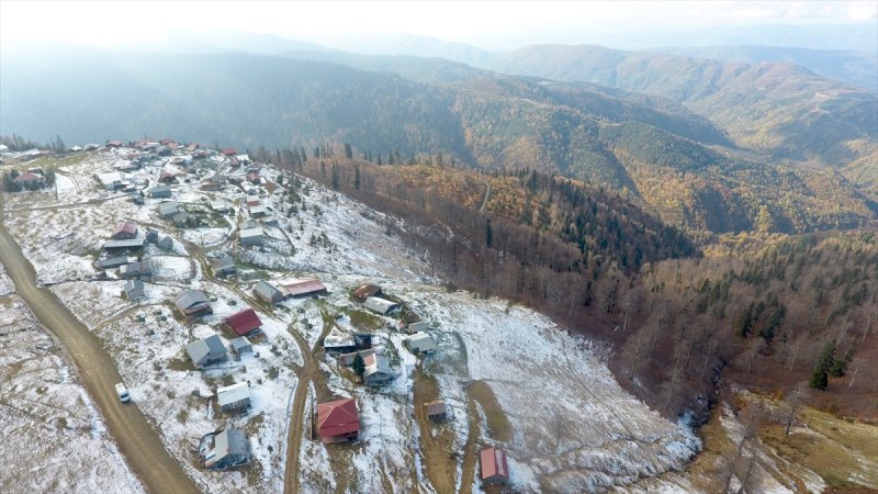 Düzce'de 1830 rakımlı Kardüz Yaylası'na kar yağdı