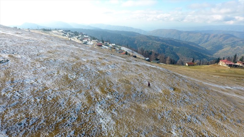 Düzce'de 1830 rakımlı Kardüz Yaylası'na kar yağdı