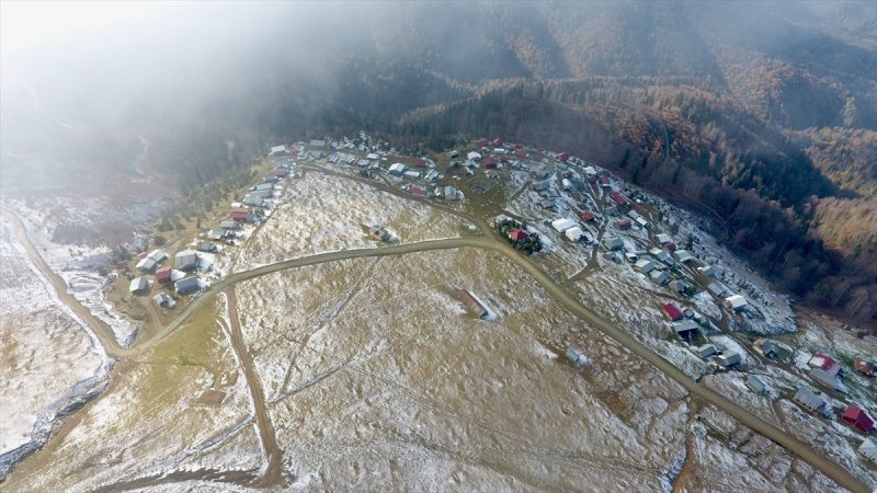 Düzce'de 1830 rakımlı Kardüz Yaylası'na kar yağdı