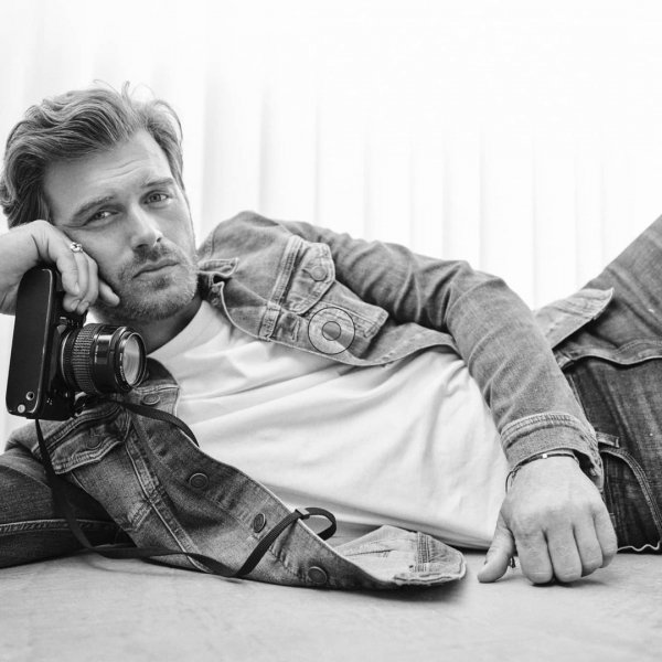 Kız kardeşiyle hayran bırakan Kıvanç Tatlıtuğ'un sosyal medya paylaşımları