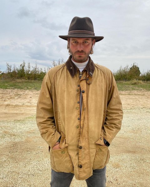 Kız kardeşiyle hayran bırakan Kıvanç Tatlıtuğ'un sosyal medya paylaşımları