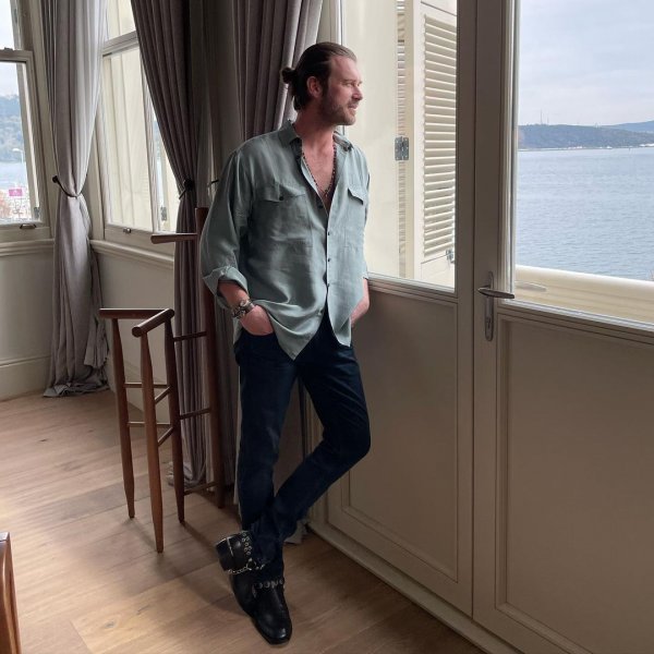 Kız kardeşiyle hayran bırakan Kıvanç Tatlıtuğ'un sosyal medya paylaşımları