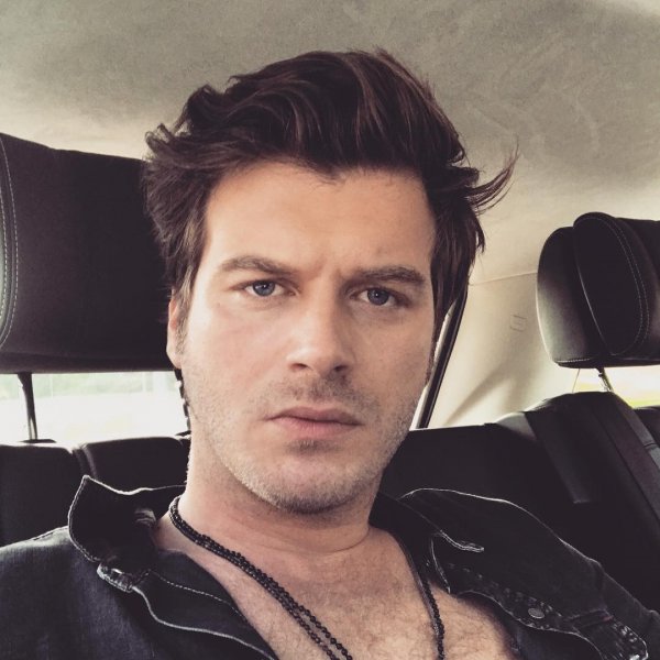 Kız kardeşiyle hayran bırakan Kıvanç Tatlıtuğ'un sosyal medya paylaşımları