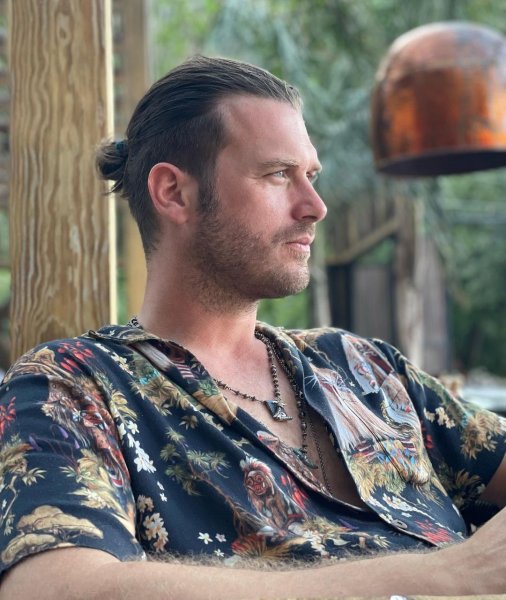 Kız kardeşiyle hayran bırakan Kıvanç Tatlıtuğ'un sosyal medya paylaşımları