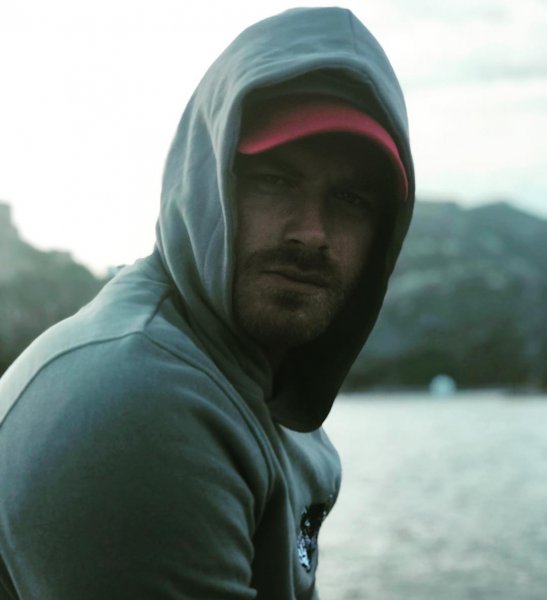 Kız kardeşiyle hayran bırakan Kıvanç Tatlıtuğ'un sosyal medya paylaşımları