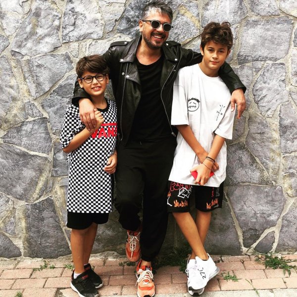 Kırmızı Oda'nın kadrosuna dahil olan Emre Altuğ'un sosyal medya paylaşımları