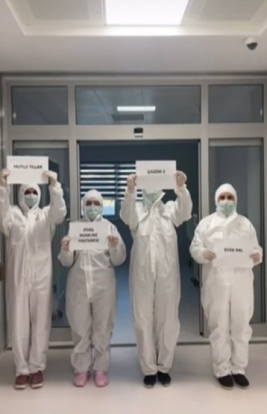 Sağlık çalışanlarının pandemi mesaisi devam ediyor