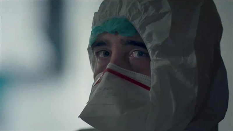 Sağlık çalışanlarının pandemi mesaisi devam ediyor