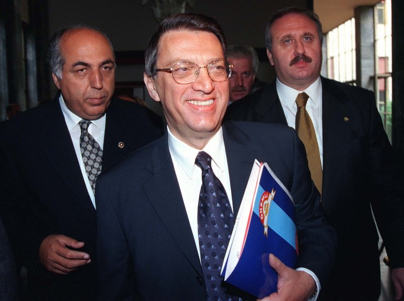 Vefatının 1. yılında fotoğraflarla Mesut Yılmaz