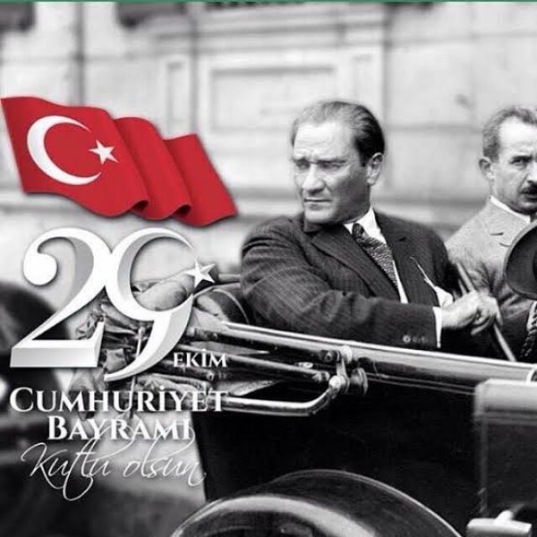 Ünlü isimlerin '29 Ekim Cumhuriyet Bayramı' paylaşımları