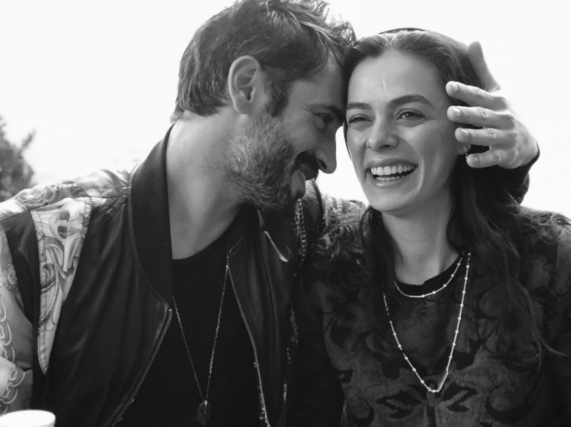 Özge Özpirinçci ve Burak Yamantürk çifti