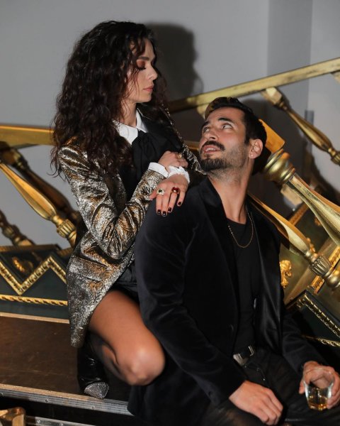 Özge Özpirinçci ve Burak Yamantürk çifti