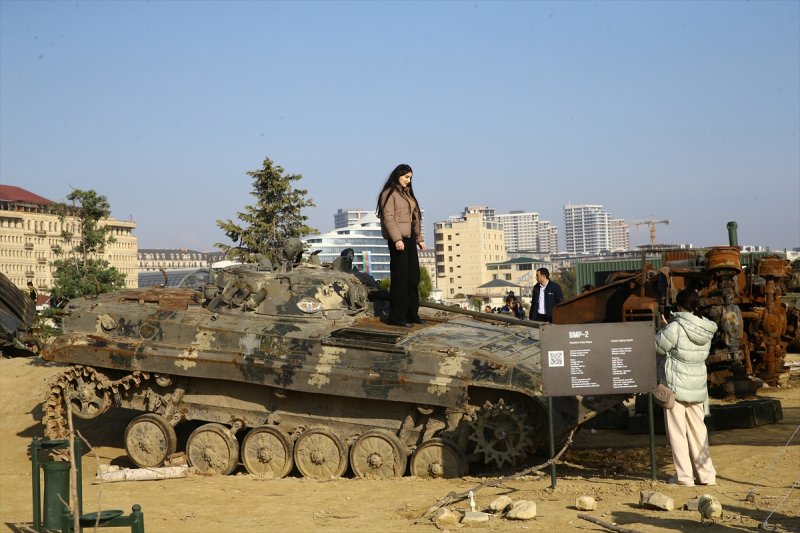 Karabağ Zaferi'nin birinci yıl dönümünde şehitler anıldı