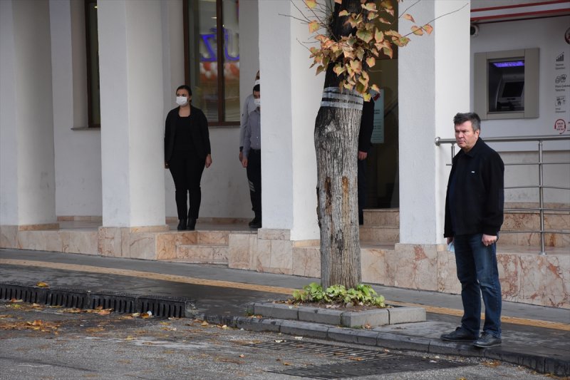 Yurt genelinde hayat saat 09.05'te 1 dakikalığına durdu 