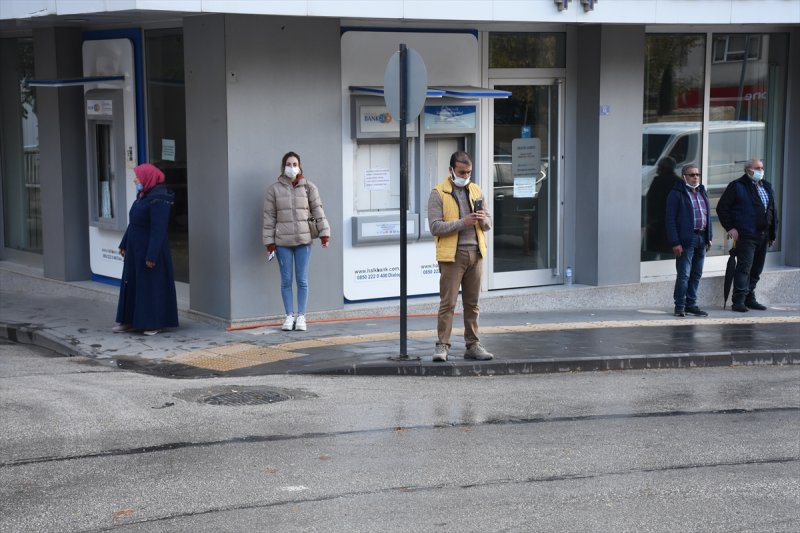 Yurt genelinde hayat saat 09.05'te 1 dakikalığına durdu 