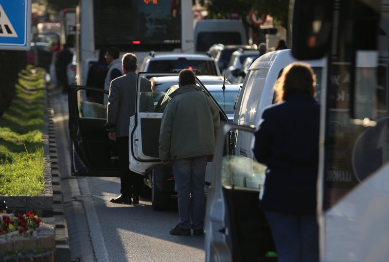Yurt genelinde hayat saat 09.05'te 1 dakikalığına durdu 
