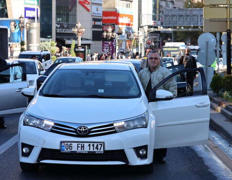 Yurt genelinde hayat saat 09.05'te 1 dakikalığına durdu 