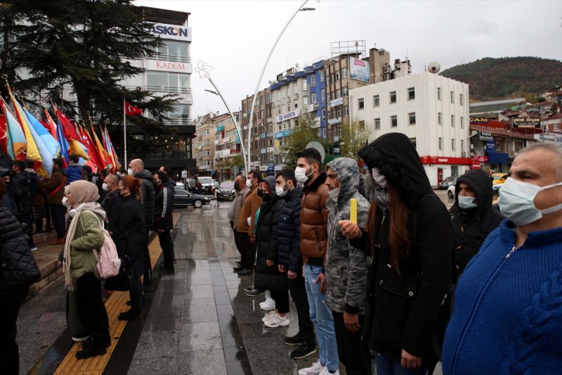 Yurt genelinde hayat saat 09.05'te 1 dakikalığına durdu 