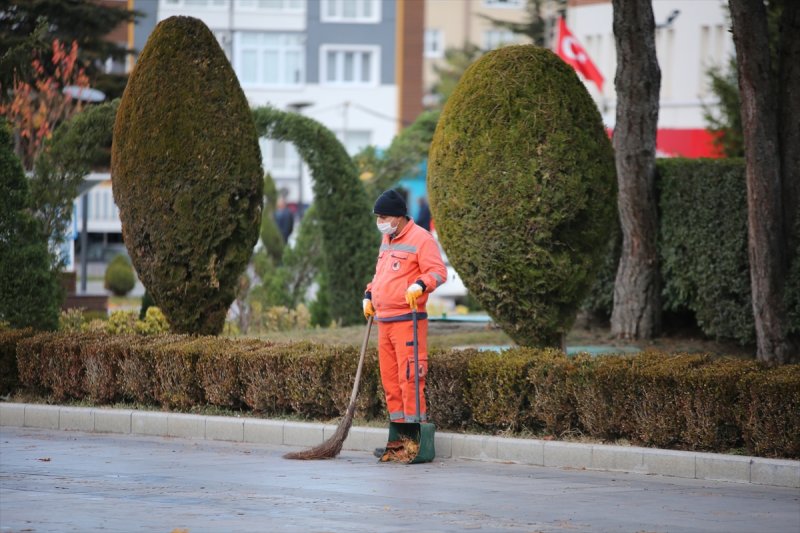 Yurt genelinde hayat saat 09.05'te 1 dakikalığına durdu 