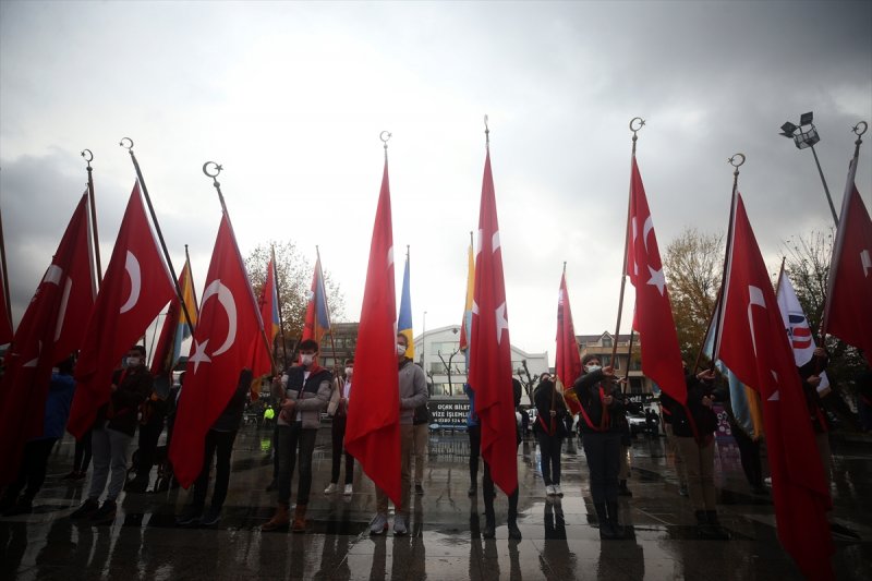Yurt genelinde hayat saat 09.05'te 1 dakikalığına durdu 