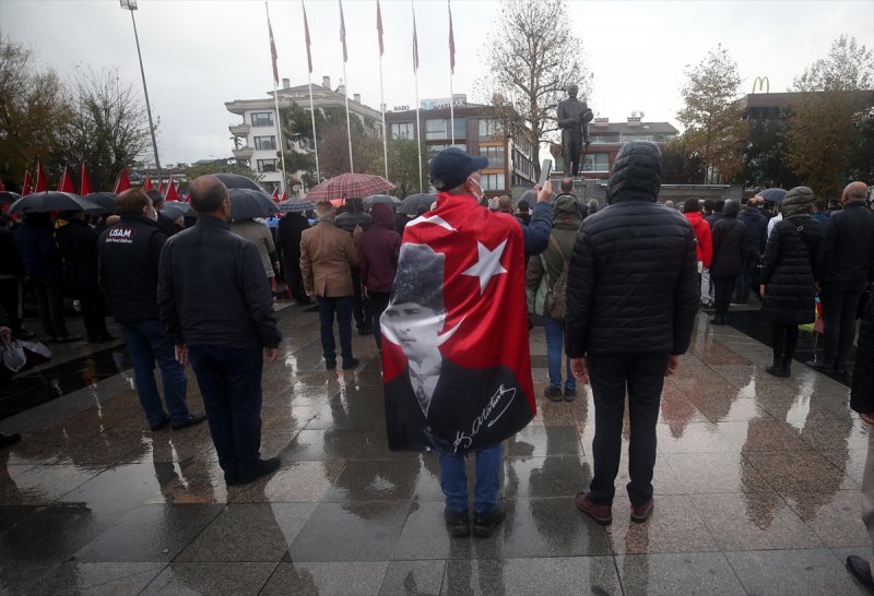 Yurt genelinde hayat saat 09.05'te 1 dakikalığına durdu 