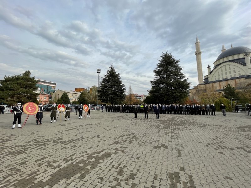 Yurt genelinde hayat saat 09.05'te 1 dakikalığına durdu 