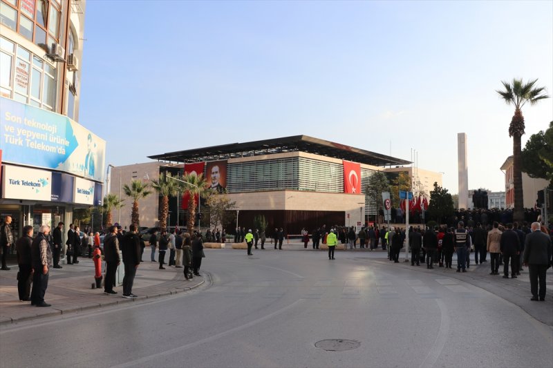 Yurt genelinde hayat saat 09.05'te 1 dakikalığına durdu 