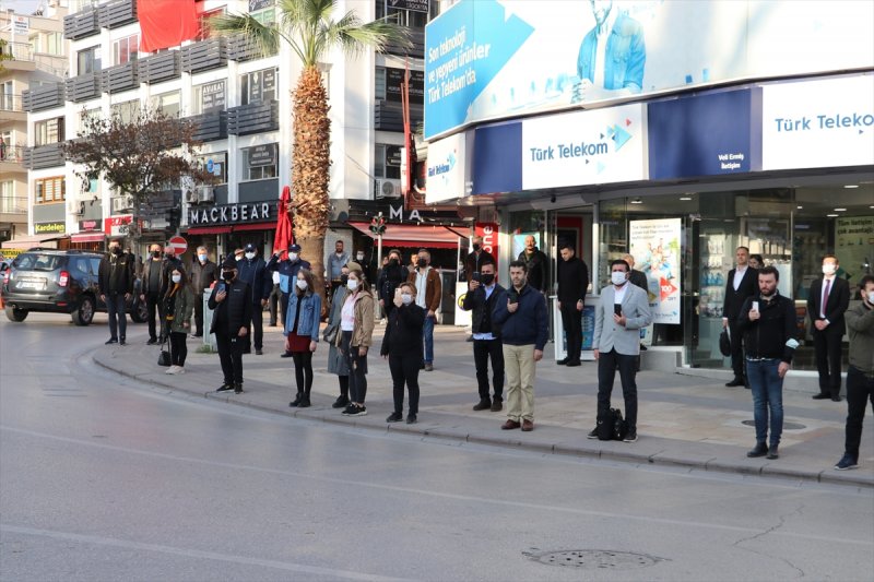 Yurt genelinde hayat saat 09.05'te 1 dakikalığına durdu 