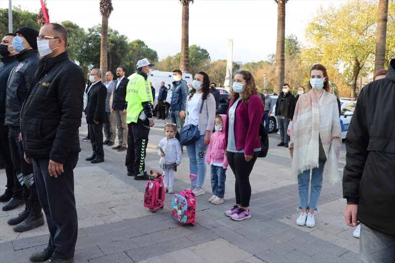 Yurt genelinde hayat saat 09.05'te 1 dakikalığına durdu 