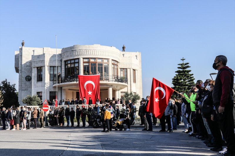 Yurt genelinde hayat saat 09.05'te 1 dakikalığına durdu 