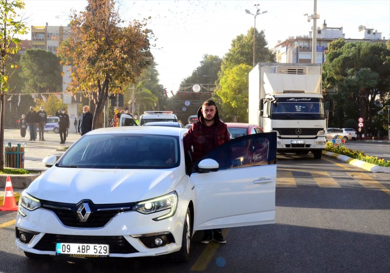 Yurt genelinde hayat saat 09.05'te 1 dakikalığına durdu 